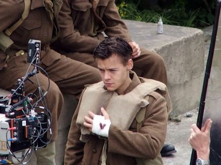 pay-harry-styles-is-seen-filming-scenes-on-the-set-of-the-new-christopher-nolan-movie-dunkirk